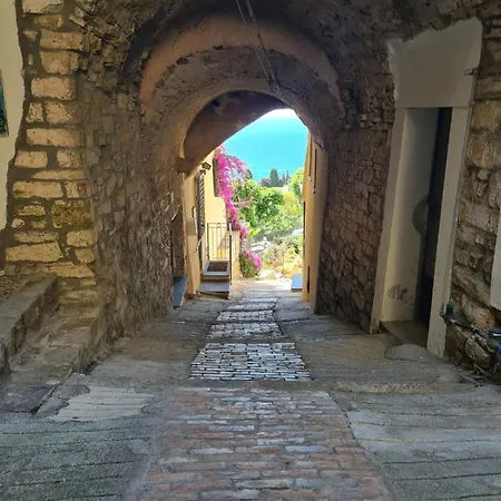 Casa Bella Vista A *